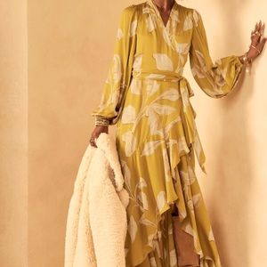 Banana Republic luxury maxi wrap dress⭐️⭐️⭐️